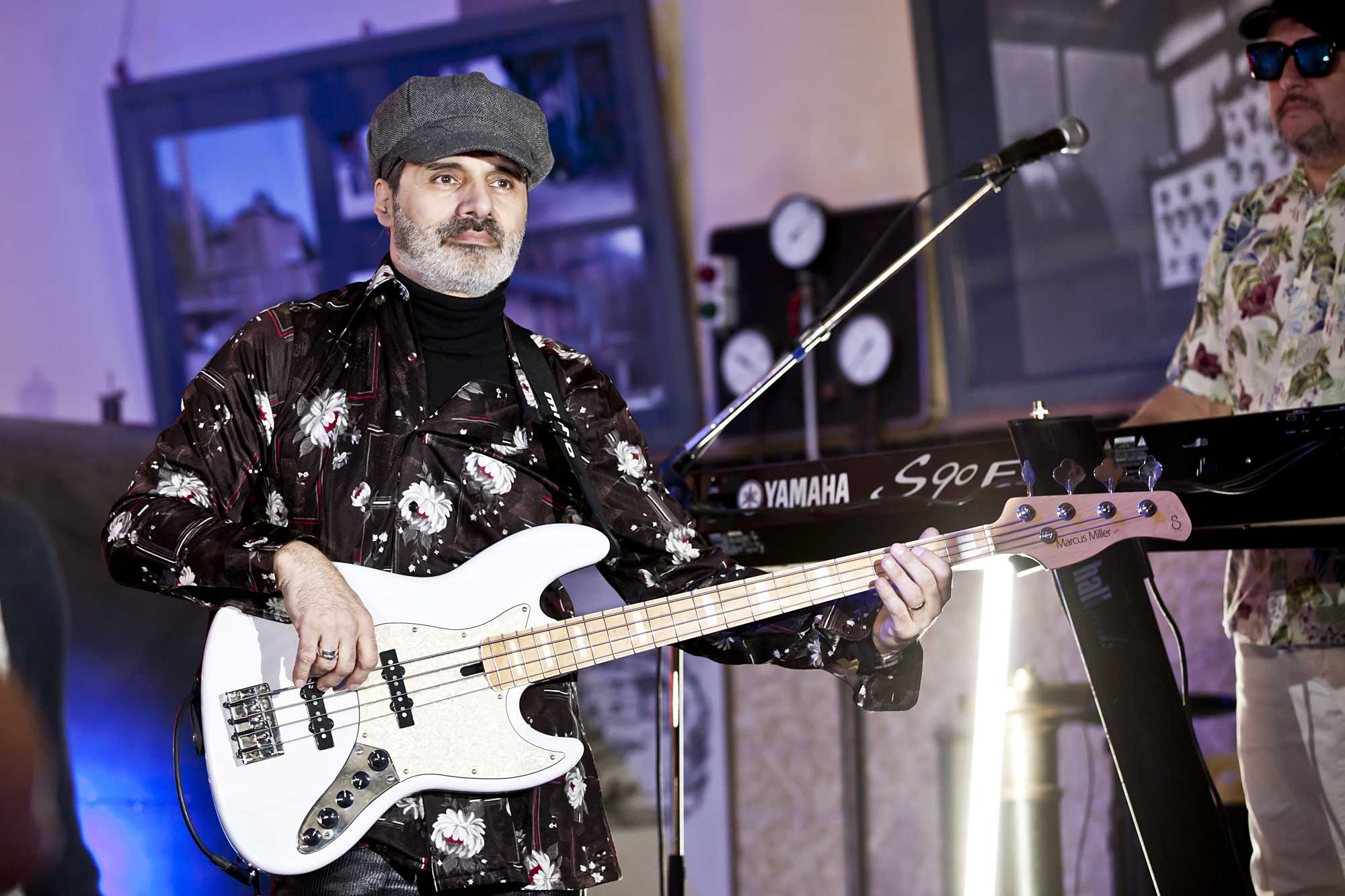 Maurizio de Matteis - Bass - Cool Chocolate Coverband